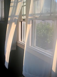Should you keep the curtains closed during a very hot day?